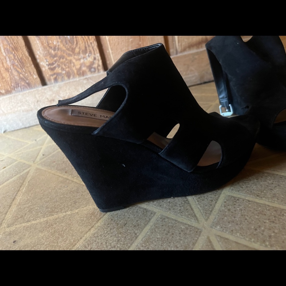 Worn once size 9.5 Steve Madden wedges
